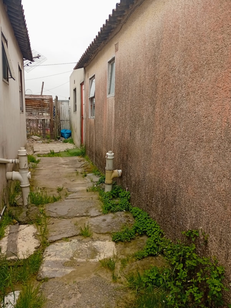 1 Bedroom Property for Sale in Mxolisi Phetani Western Cape